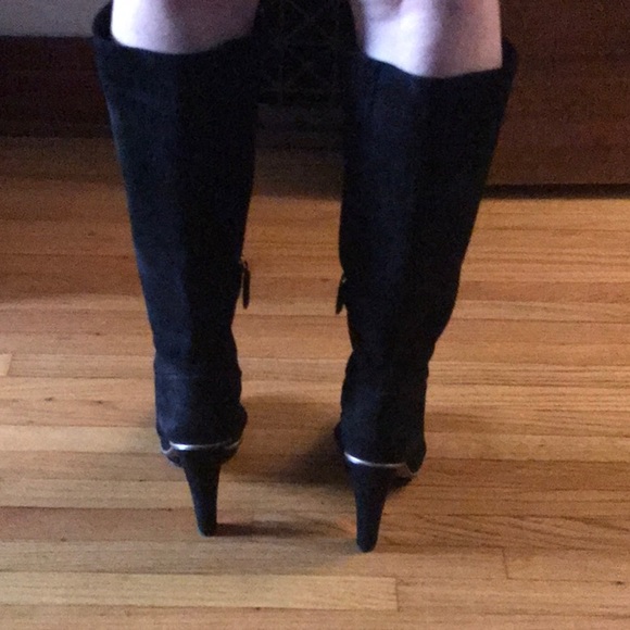 HOST PICK 🎉PARTY SEASON IS HERE 🎉🥳 BCBG MAXAZRIA Tall Boot - Picture 3 of 5